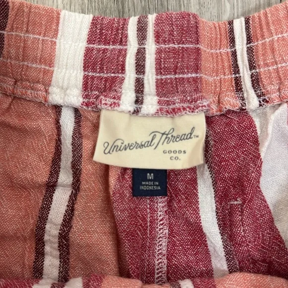 Universal thread women’s medium shorts - Picture 2 of 3